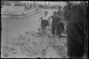 Sluiting van de Afsluitdijk 29 mei 1932 - Klik op de foto voor een grotere versie en meer informatie...