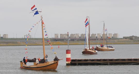 De Jonge Jan onder grote belangstelling ingehaald