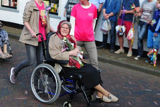 Avondvierdaagse feestelijk ingehaald onder stralende zon - Afbeelding 3