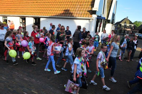 Avondvierdaagse feestelijk ingehaald onder stralende zon - Afbeelding 2
