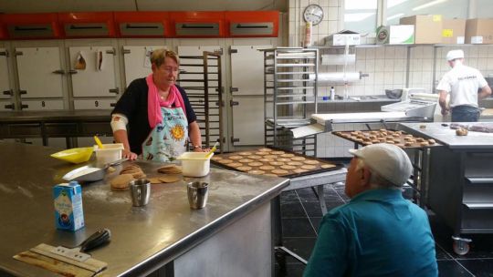 Catrien van Veen-Oden en Siemon van Veen terug in de bakkerij