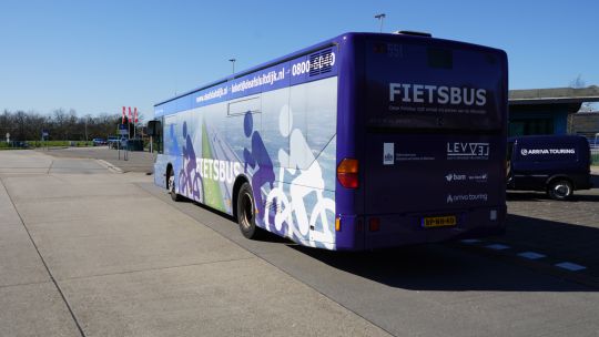De Afsluitdijk fietsbus rijdt al, Herman was er als de kippen bij maandagochtend 1 april - Afbeelding 4