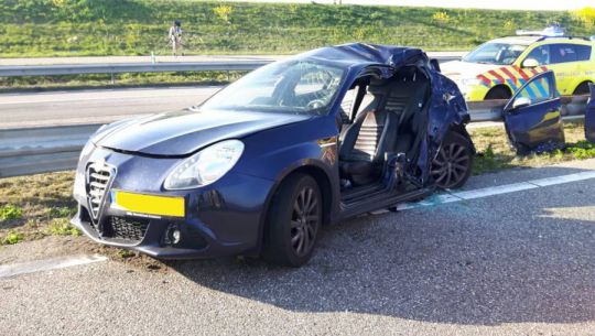 Vrachtauto rijdt in op file Afsluitdijk, twee gewonden - Afbeelding 2
