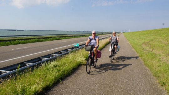 De Afsluitdijk was zondag geopend voor fietsers - Afbeelding 4