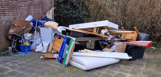 Het ophalen (of afvoeren) van ons afval loopt na een jaar nog niet echt gesmeerd