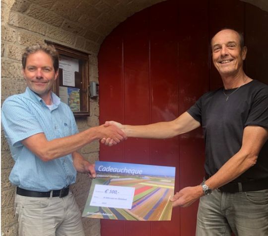 Stichting Vrienden van de Hippolytuskerk ontving gift van Rabobank