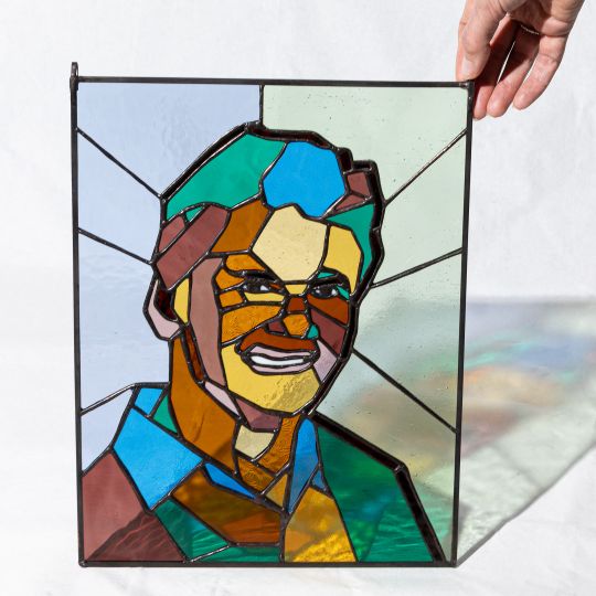 Uniek Glas-in-Lood Portret van bekende Wieringer ingediend voor Prestigieuze Portretwedstrijd - Afbeelding 2