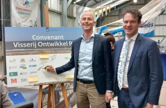 Handtekeningen onder Visserij Ontwikkel Plan, uitvoering kan nu écht beginnen